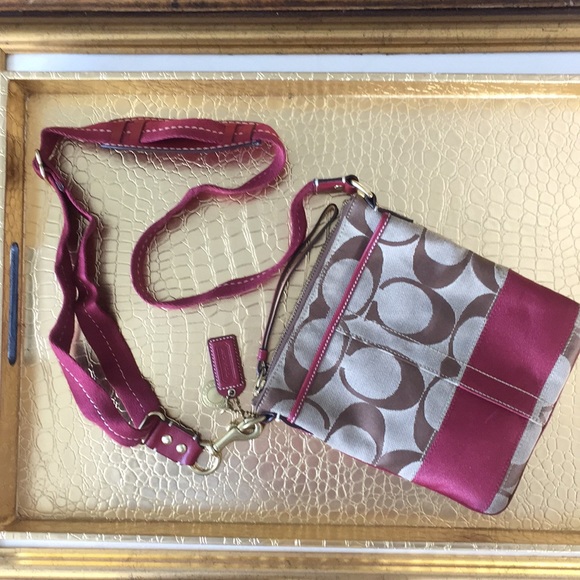 Coach Handbags - ⭐️Coach Crossbody Bag⭐️